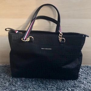 Tommy hilfiguer purse brand new!
